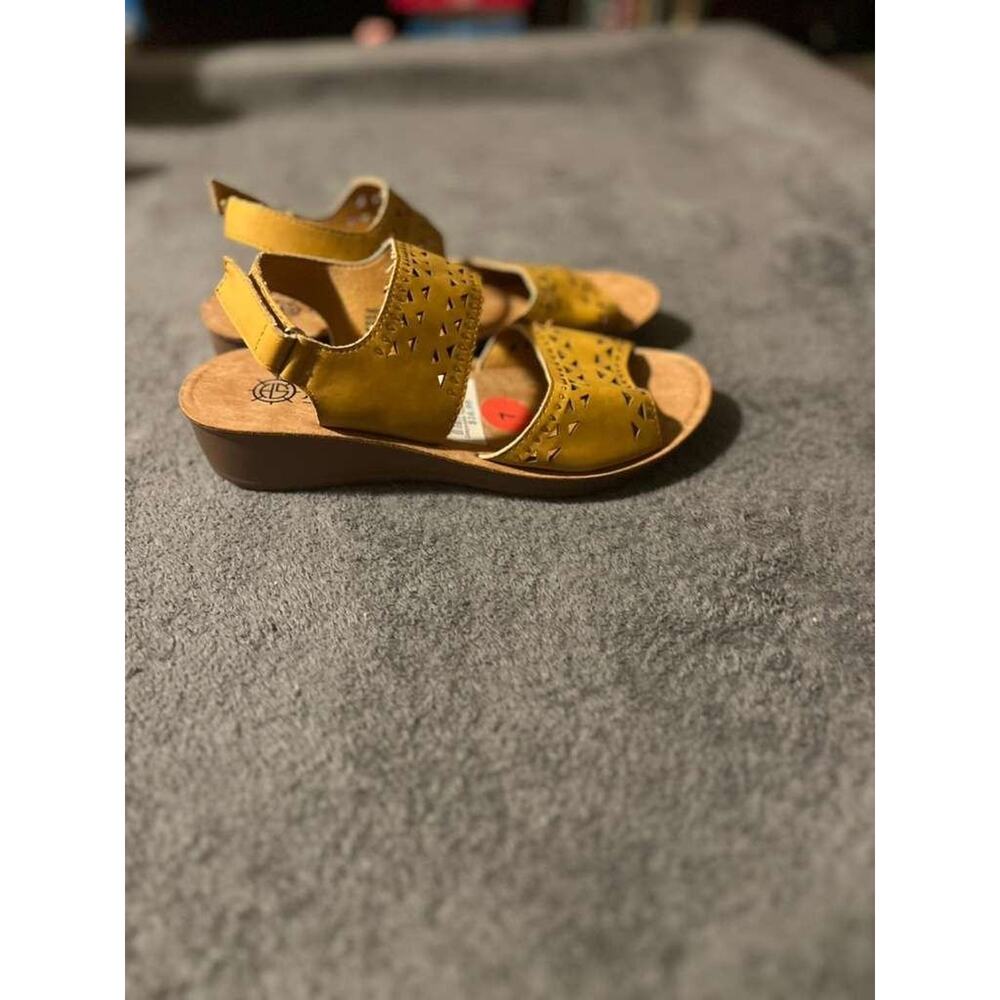 Harborsides Sandals Womens 7 Mustard Yellow Cutout Memory Foam Wedge Slingback - Picture 2 of 4